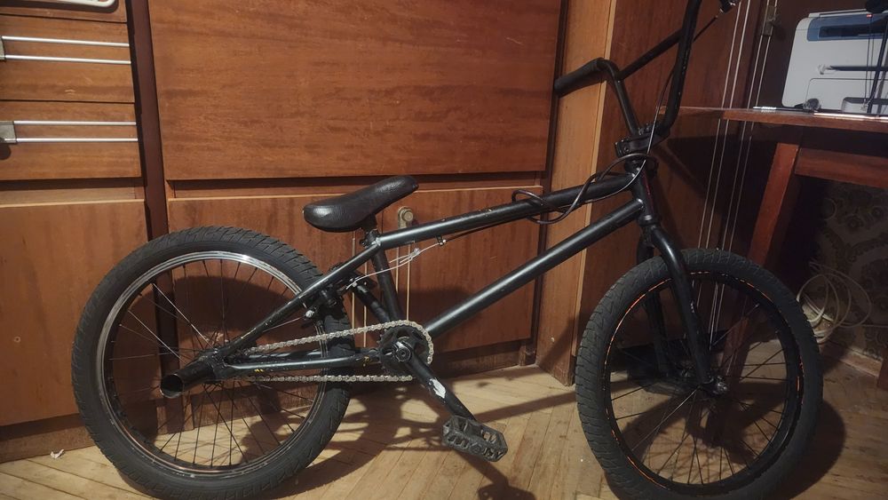 Bmx с пегами та тормозом.