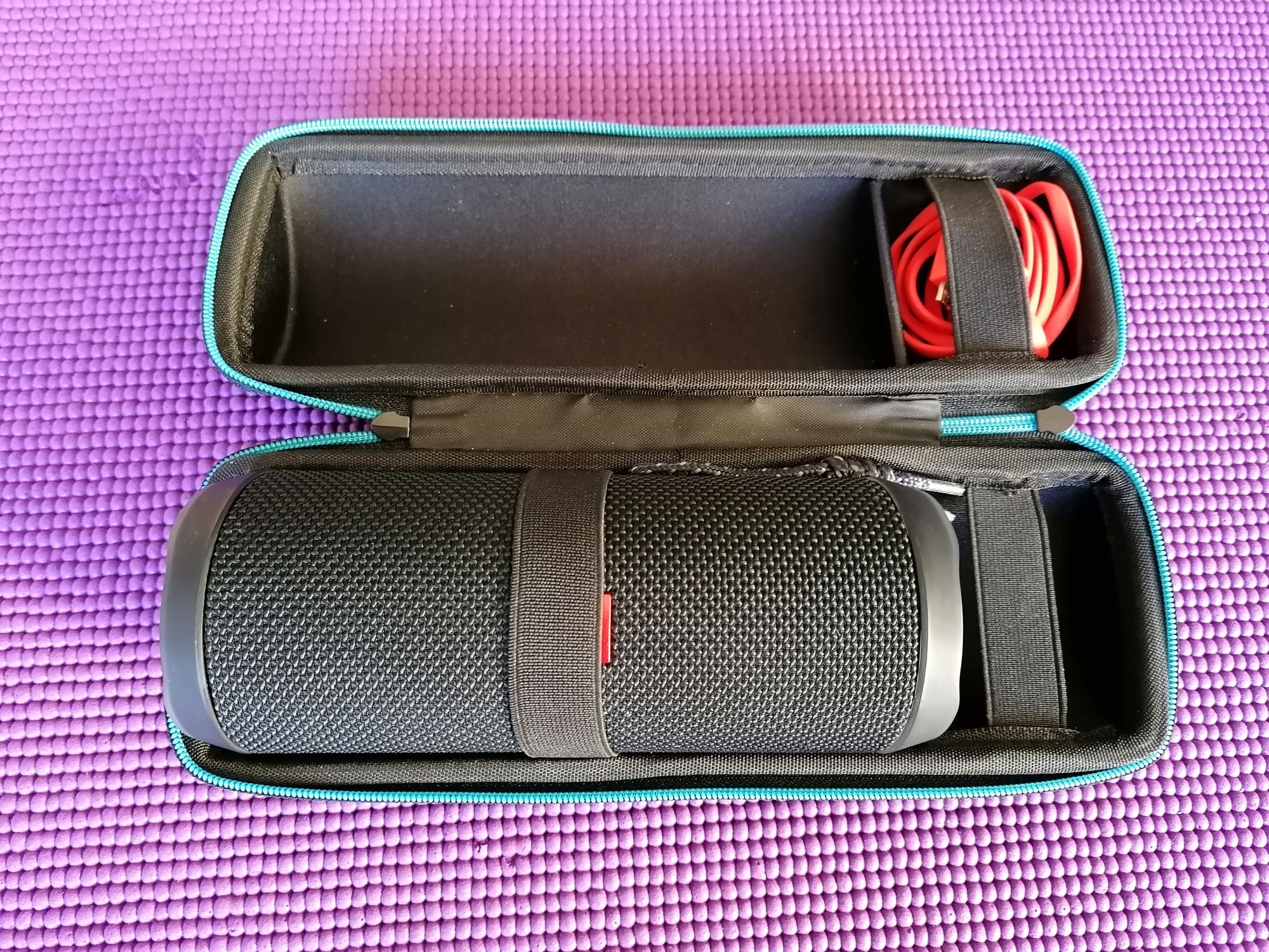 Coluna JBL Flip4 (com caixa ergonómica)