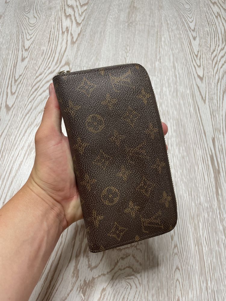 Louis Vuitton гаманець