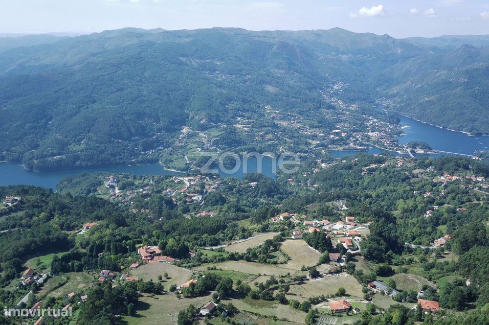 Terreno rustico com vistas rio em Vieira do Minho