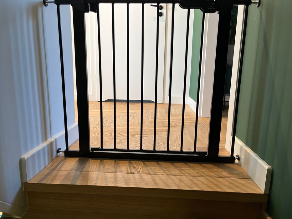 Baby Dan Bramka ochronna na schody drzwi PREMIER czarny 86-93,3