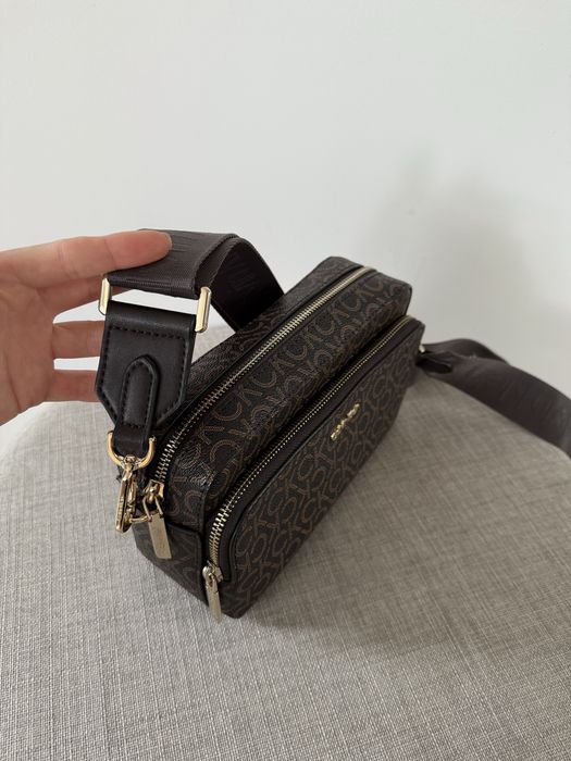 Brązowa torebka Calvin Klein CK monogram Must Camera Bag