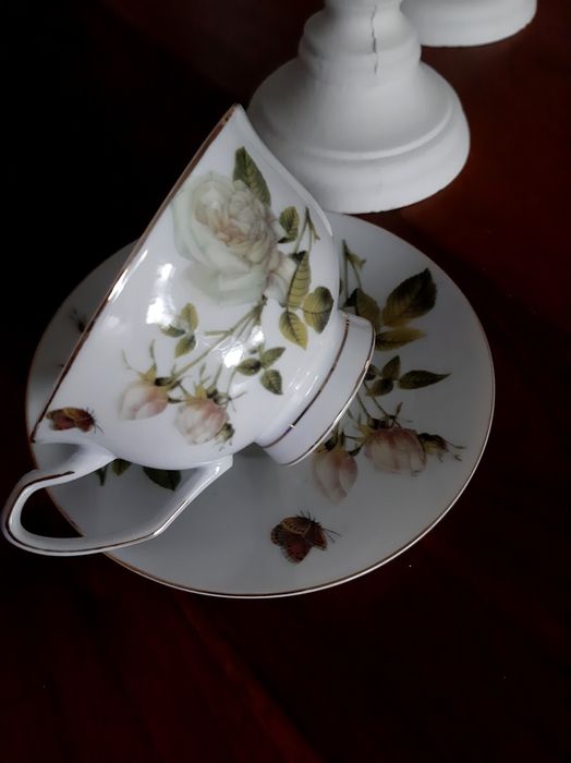 Zestaw 6 filiżanek Veroni pozłacane wzór kwiaty róże