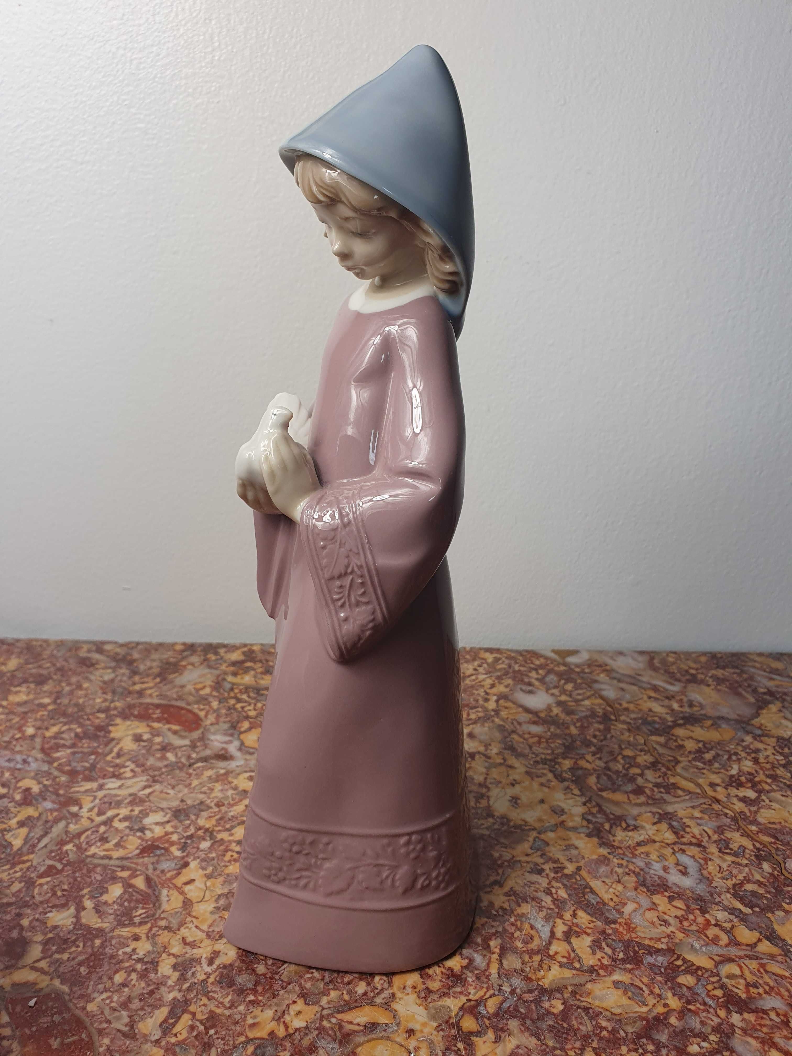 Duża Figurka Nao Lladro "Dziewczyna z gołąbkiem" porcelana 27 cm