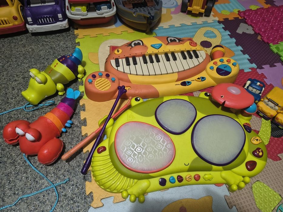 Розпродаж колекції іграшок баттат