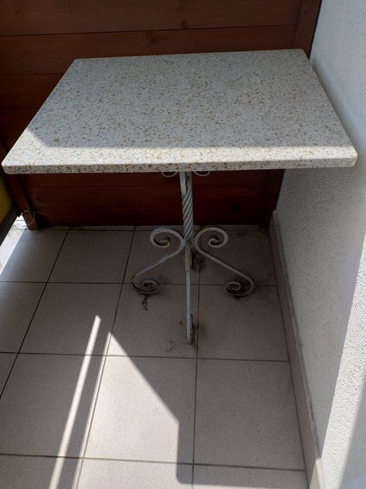Stolik z marmuru