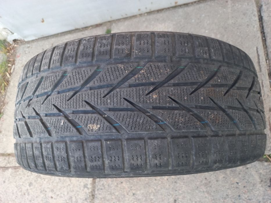 Шина TOYO SnowProx S953 235/40 R18 98 H
Зимняя резина
резина
колесо
Го