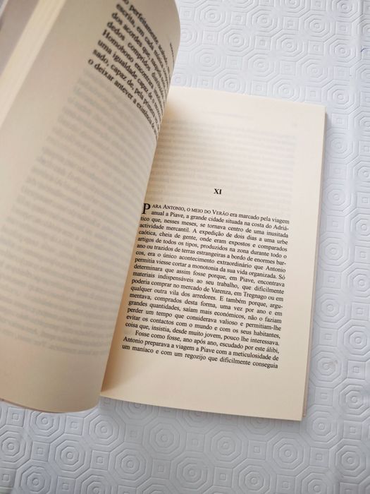 O Enviado de Stradivarius – 1.ª Edição (Livro em excelente estado)