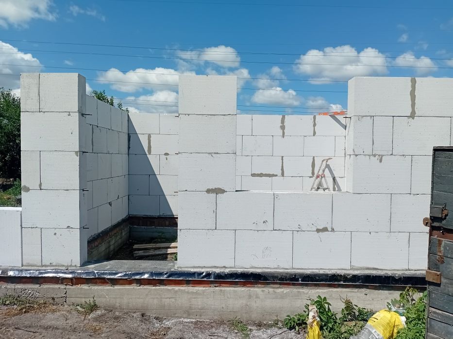 Мурування стін із газобетона цегли шлакоблока.