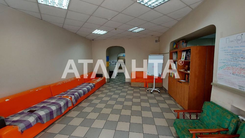 Магазин, офіс, аптека, салон, клініка -  110 м2 в Центрі