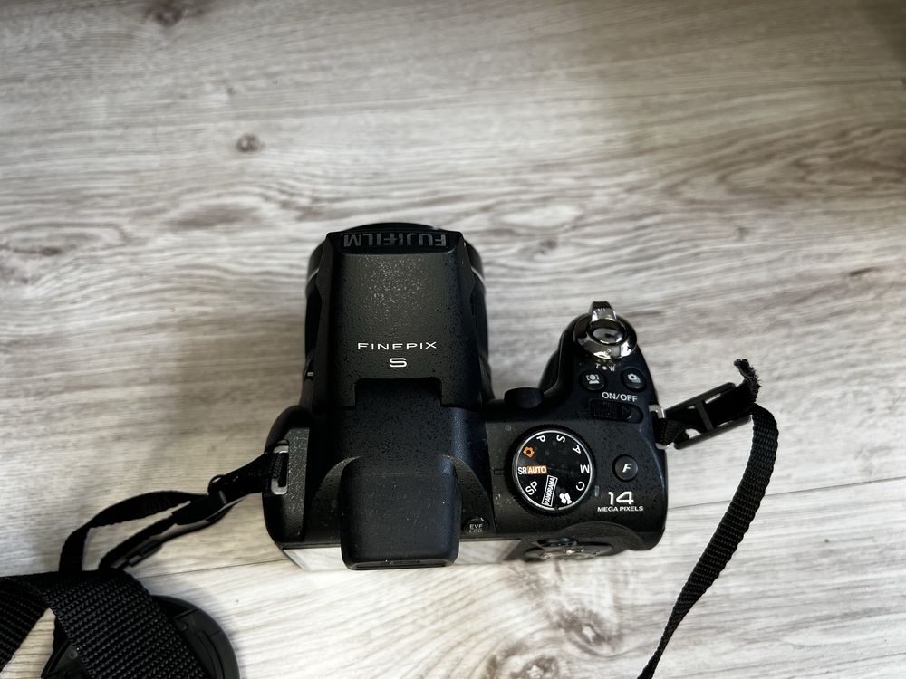 Цифровой фотоаппарат fujifilms3200