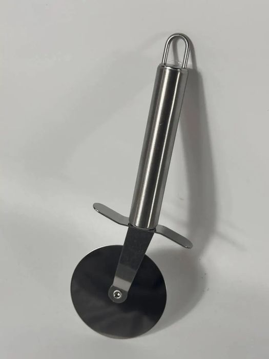 Ніж-ролик для піци ItPizza. Розрізання піци, пирогів, коржів, печива