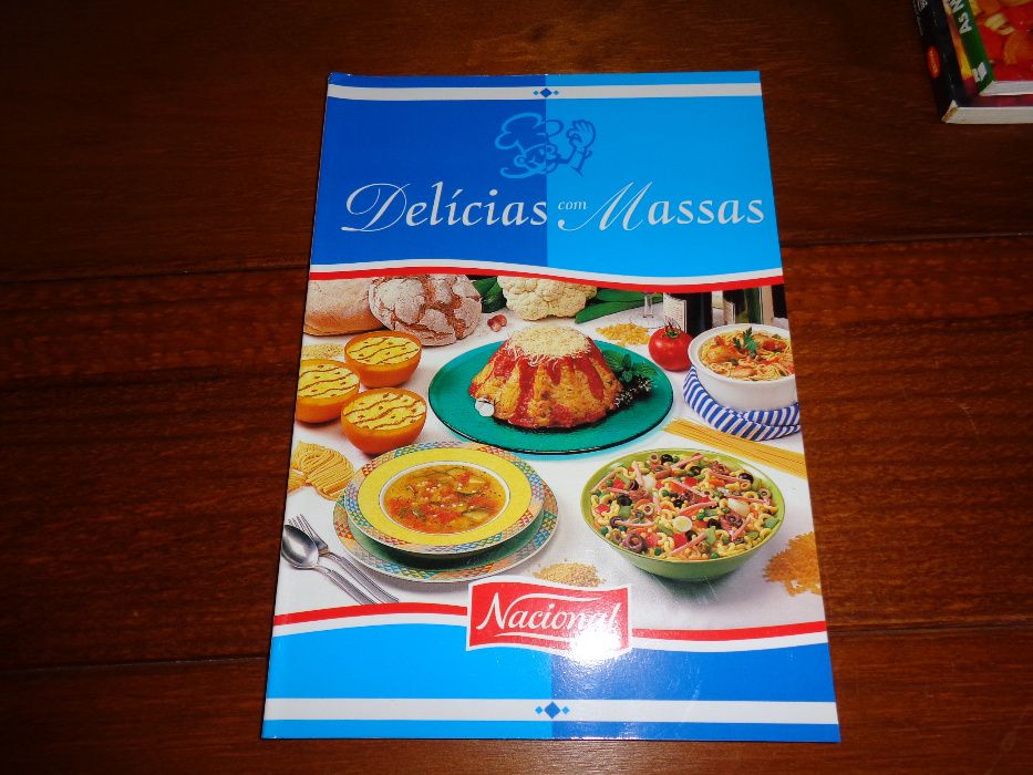 Livro de culinária "Delícias com Massas"