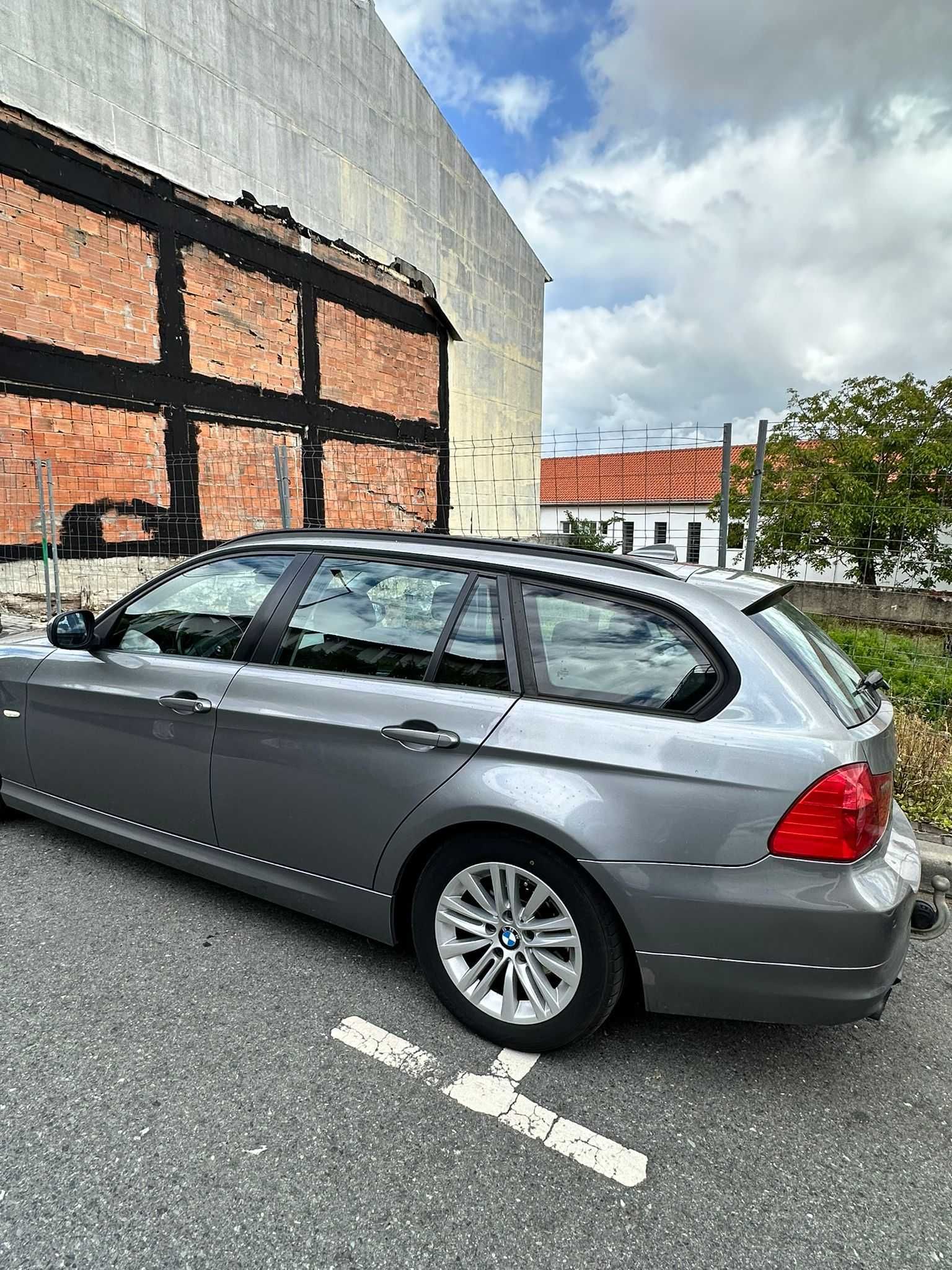 BMW/ SERIE-3 TOURING DIESEL | Versão: 320 D touring navigation | 2010