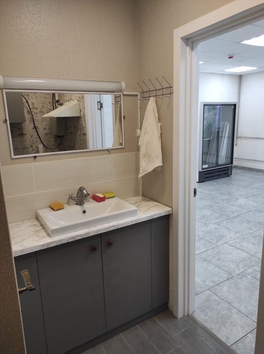 Продам комерційне приміщення, площа 71.7кв.м.