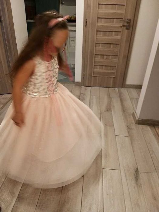 Sukienka rozmiar. 140