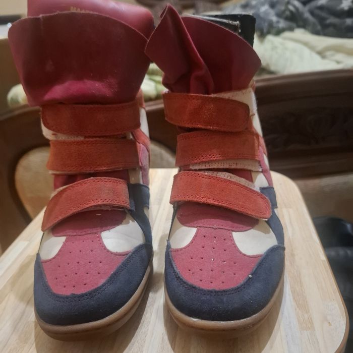 Продаю  сникерси