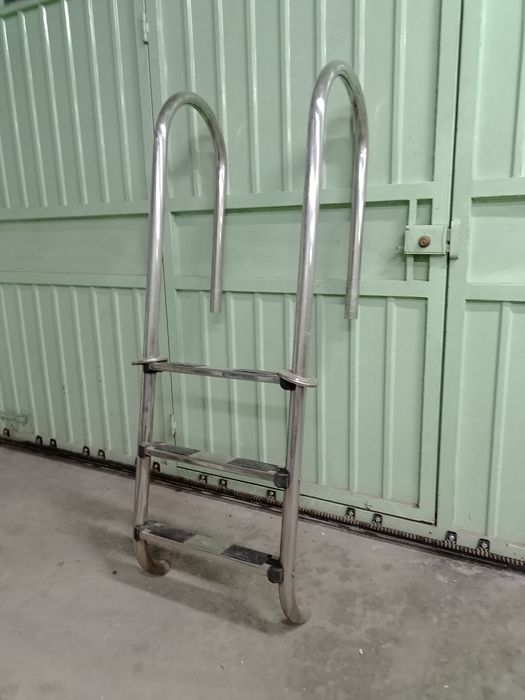 Escada piscina em inox
