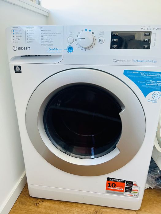 Máquina de lavar e secar semi-nova
