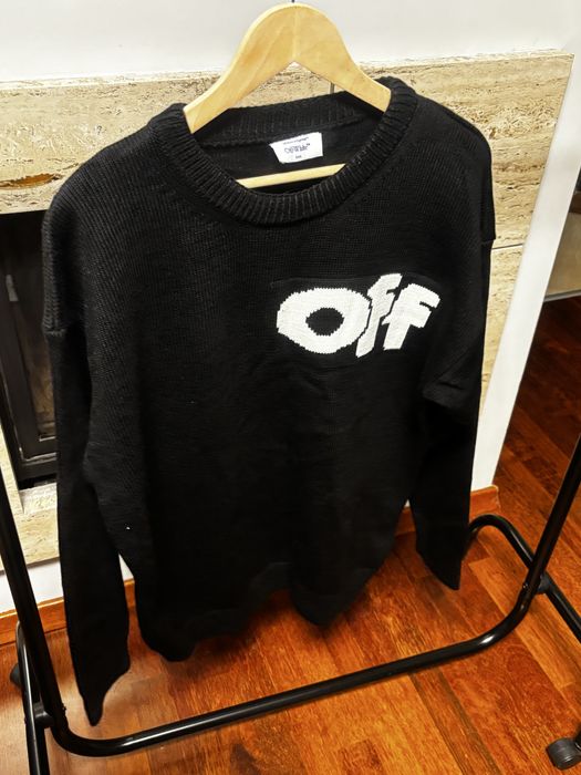 Off white sweter