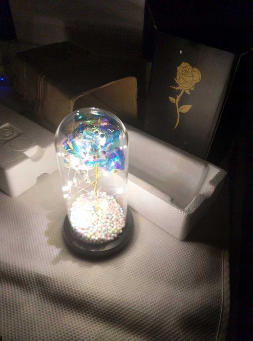 Wieczna Róża Figurka Pod Kloszem LED Kryształowa Na Prezent