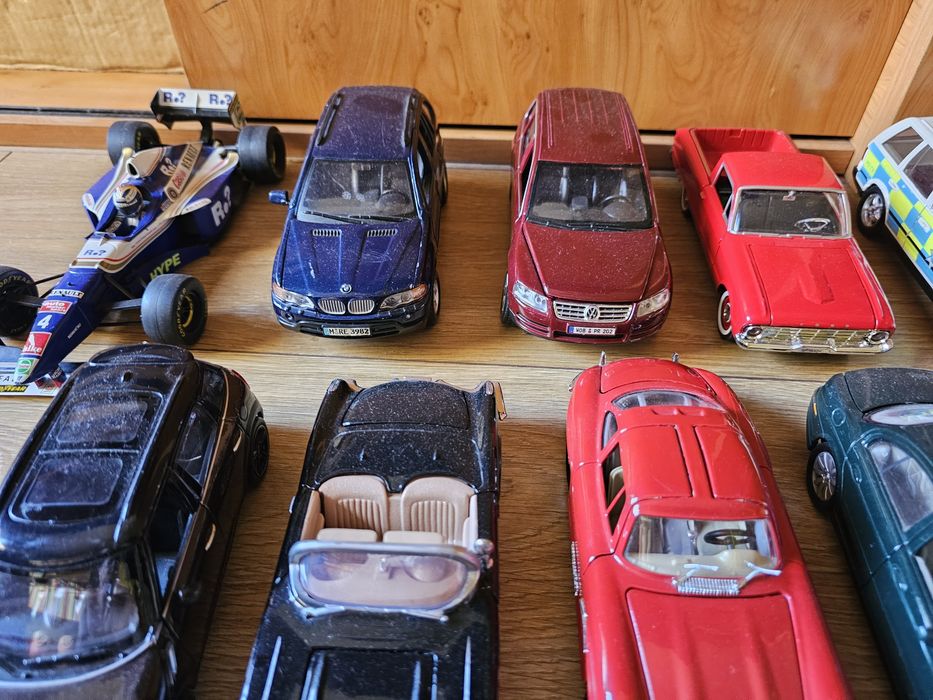 Aceito propostas. Conjunto de carrinhos 1:24