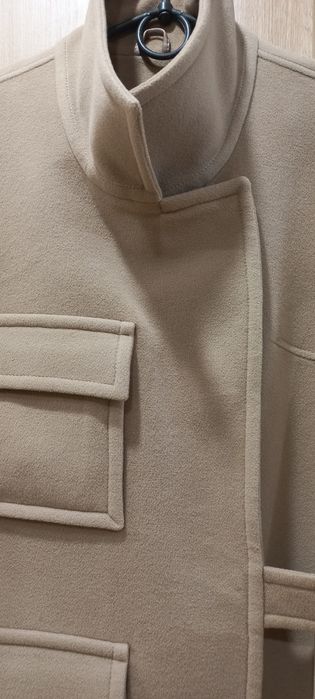 Бежевое кашемировое пальто