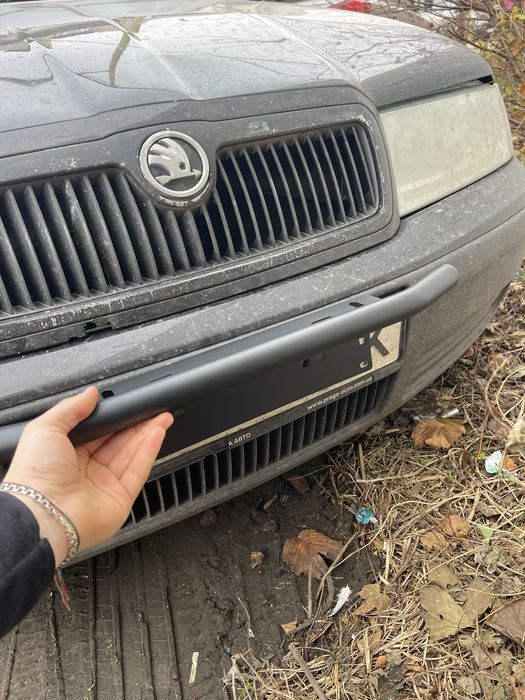 Кроншетйн для номерного знаку та додаткового світла