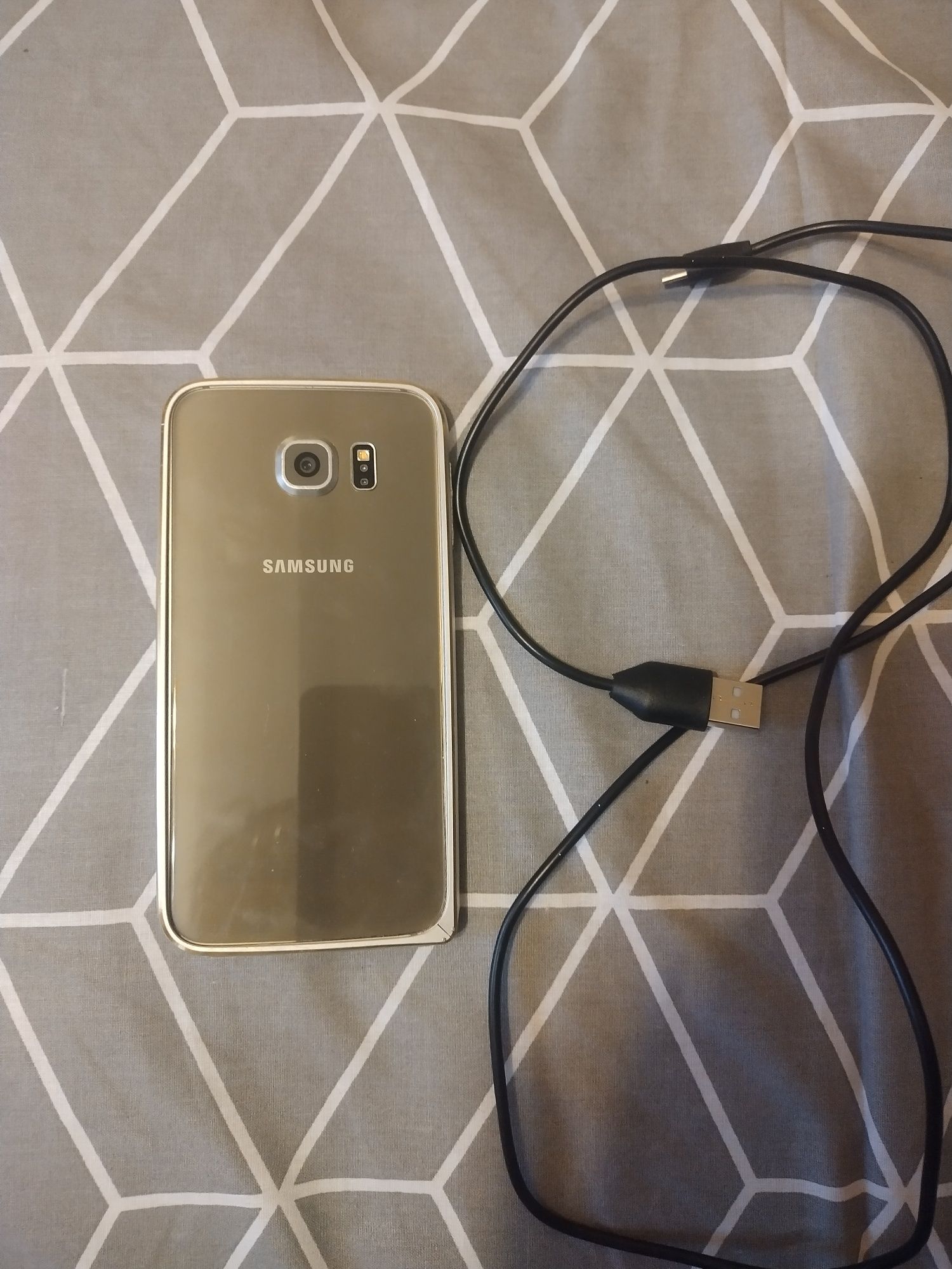 Продам телефон s6