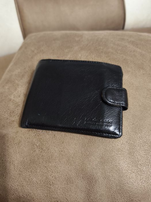 Гаманець чоловічий чорний шкіряний De Esse