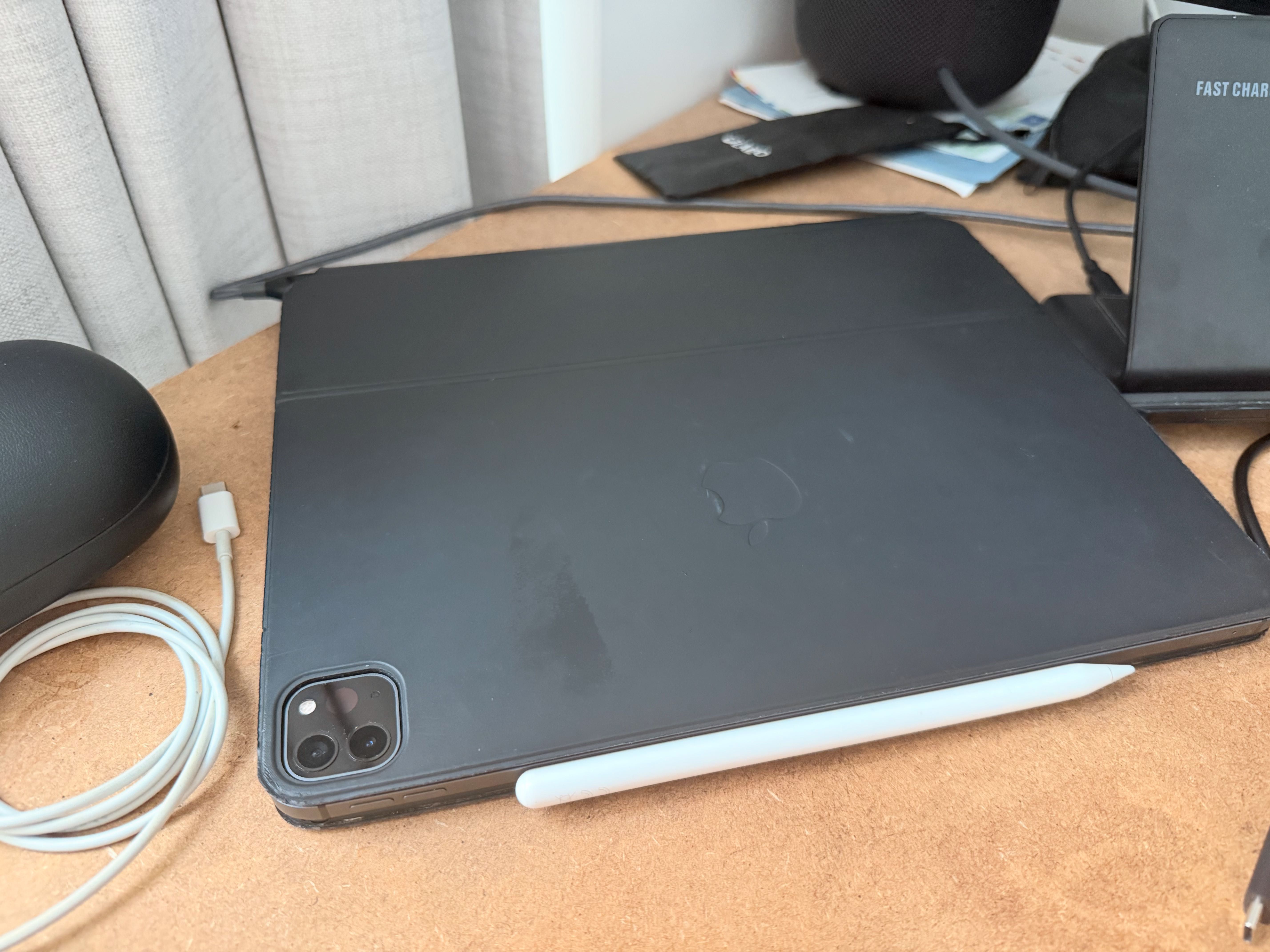 iPad Pro 12.9 Wifi+Celular 5th Generation + Magic Keyboard