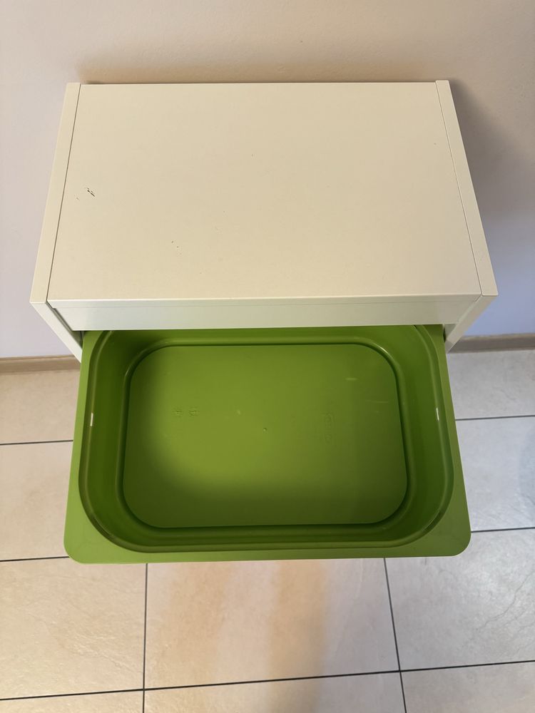 Szafka z Ikea z kolorowymi szufladami