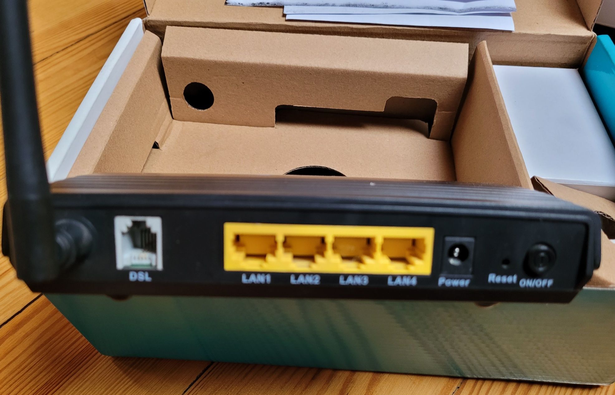 Router ADSL2+ Asmax AR 1004g- V2