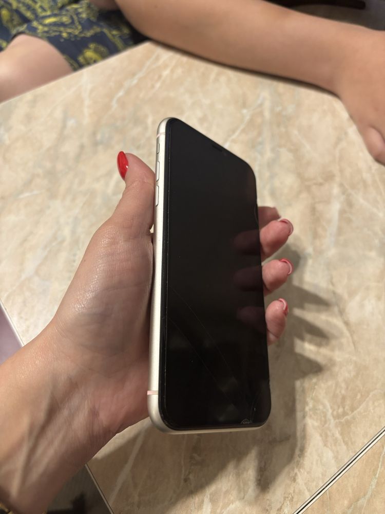 IPhone 11 / айфон 11 + нове захисне скло у поларунок