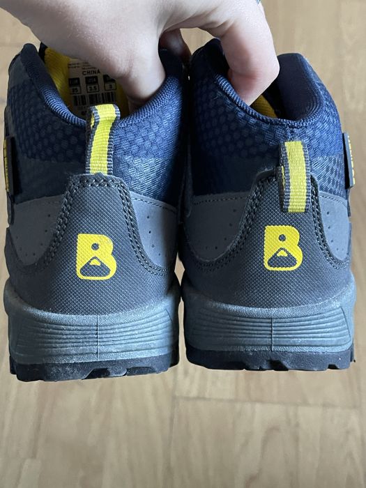 Botas de caminhada 35