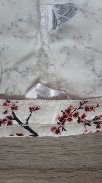 Białe rurki z wysokim stanem XL