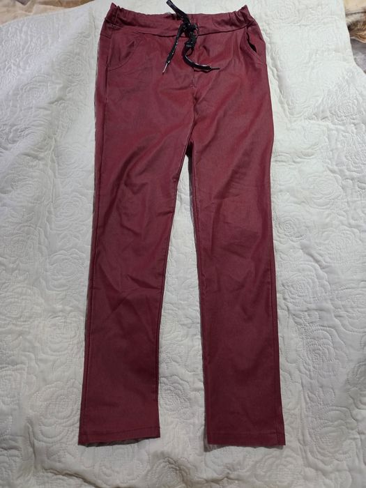 Włoskie woskowane spodnie burgundowe w kolorze wina wiązane casual