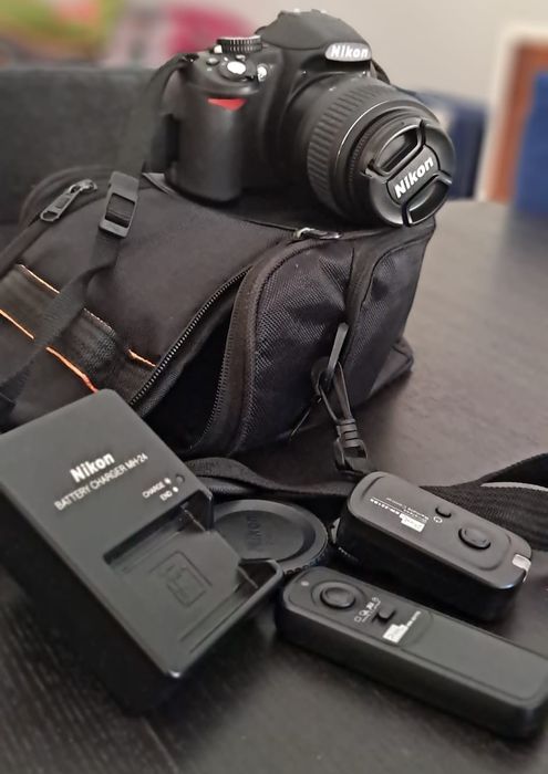 Nikon D3100 + objetiva