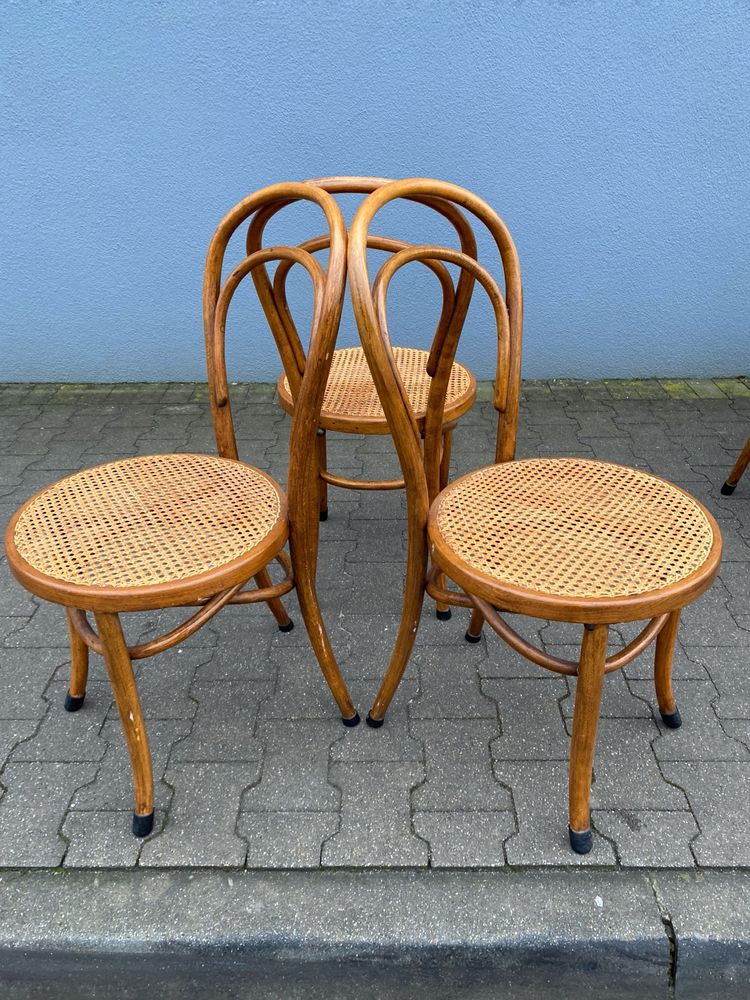 Zestaw kultowych krzeseł w stylu Thonet