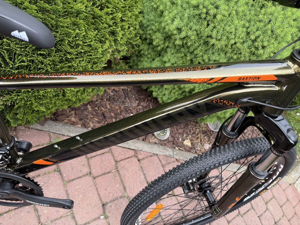 Rower Discovery BASTION 26” kaseta rama 13” 24 biegi, aluminowy