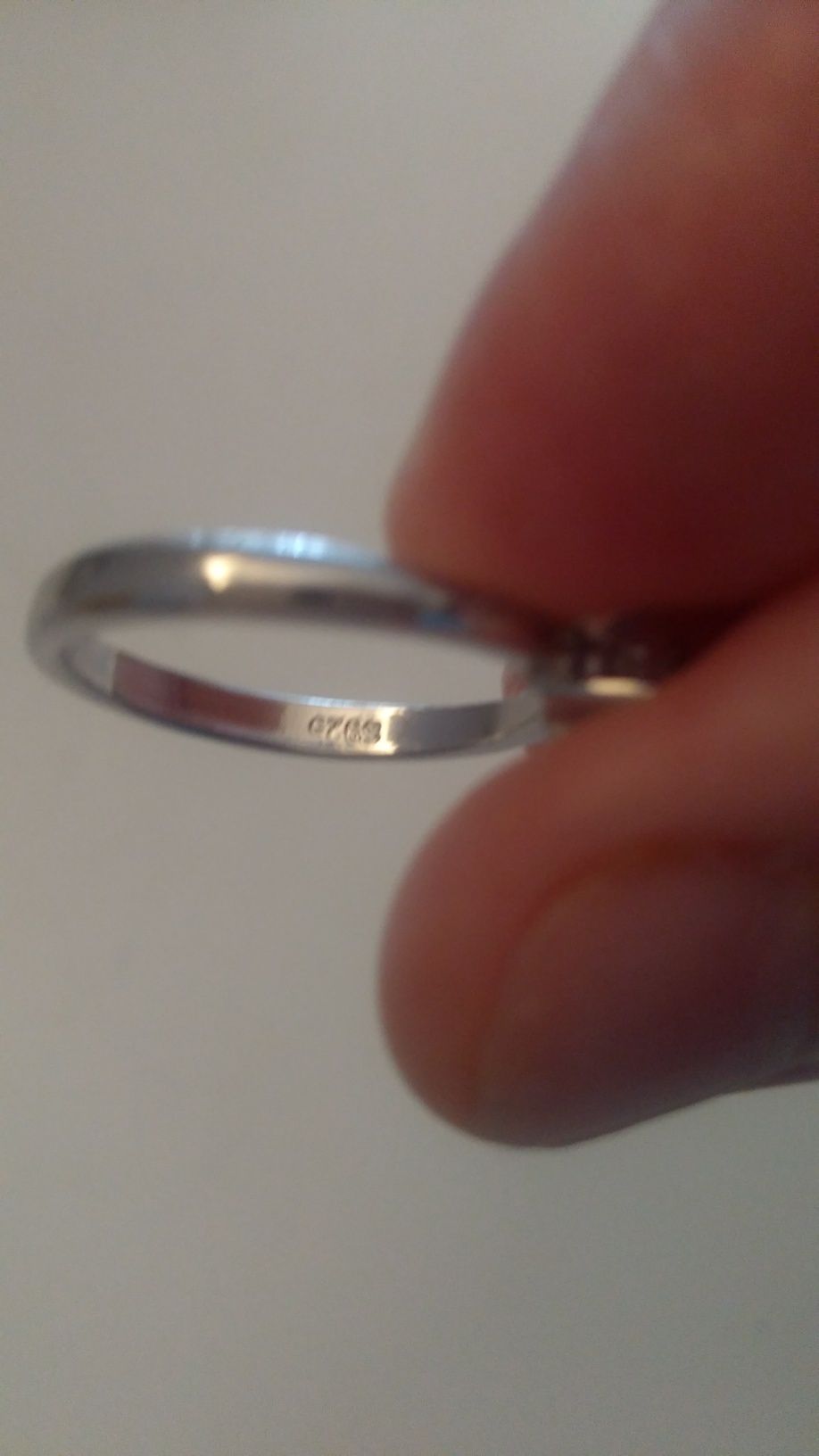 Delikatny pierścionek posrebrzany 925