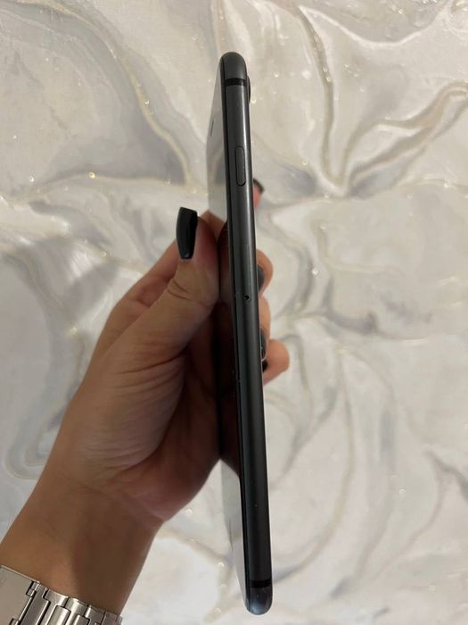 Телефон iPhone 8plus 64