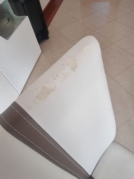 Cadeiras brancas para mesa sala