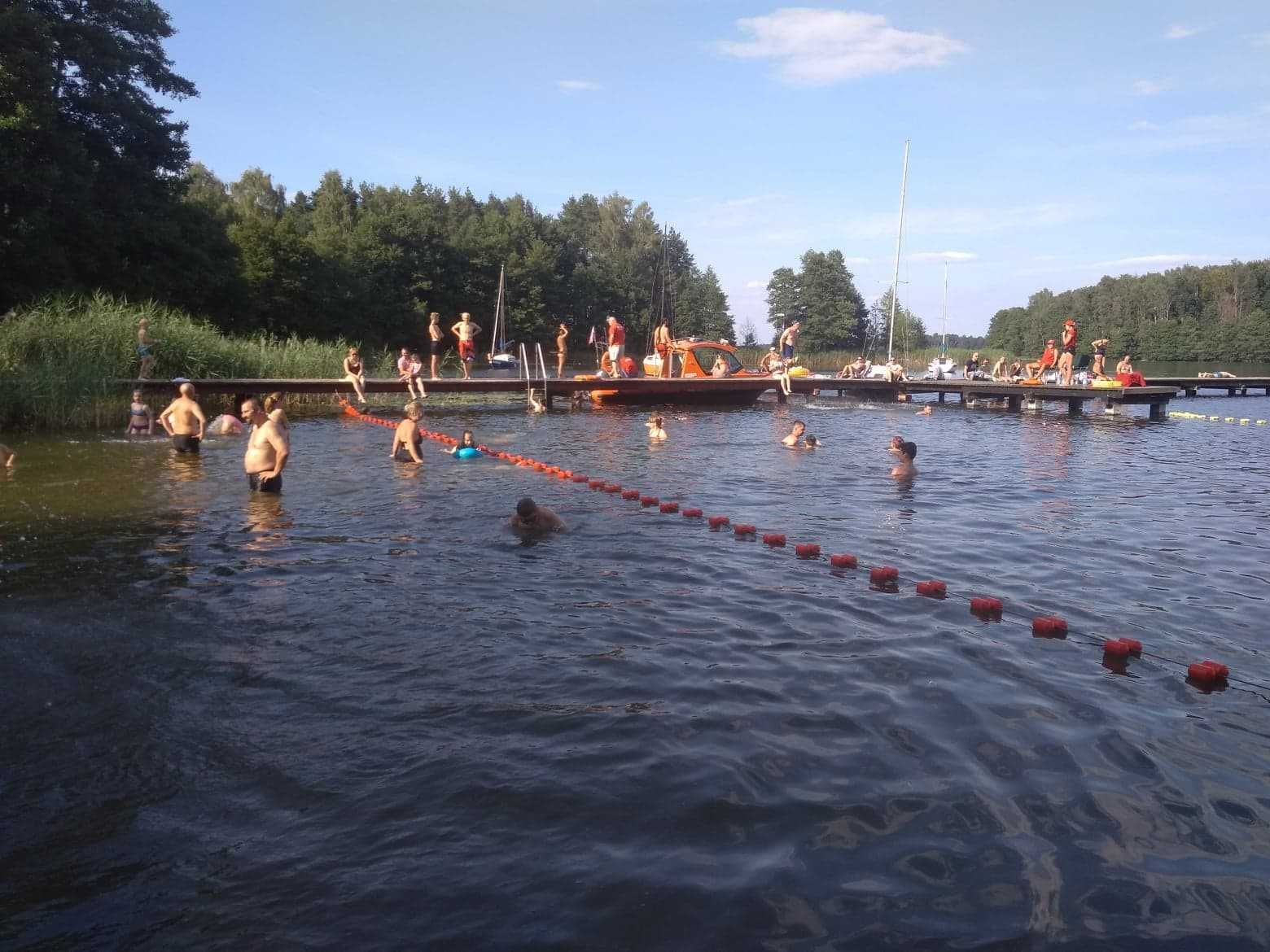 domki nad jeziorem , plaże , lasy  , jezioro Borówno -wielkopolska