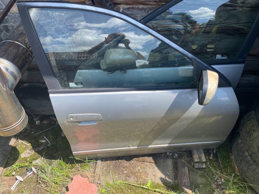 Двері Mitsubishi galant 2000 universal