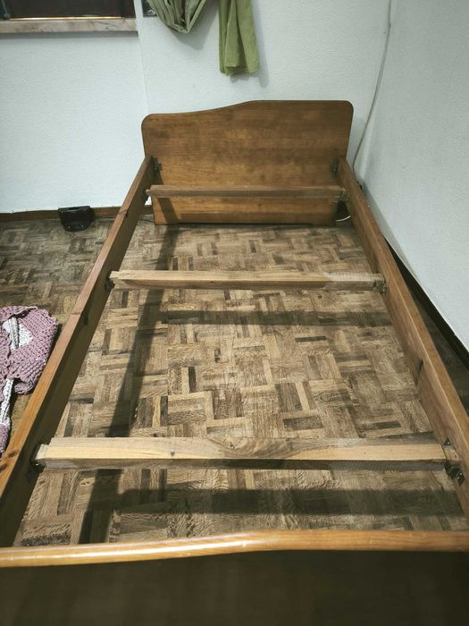 Vendo Cama com dois Colchões Ortopédicos (Bom Estado)