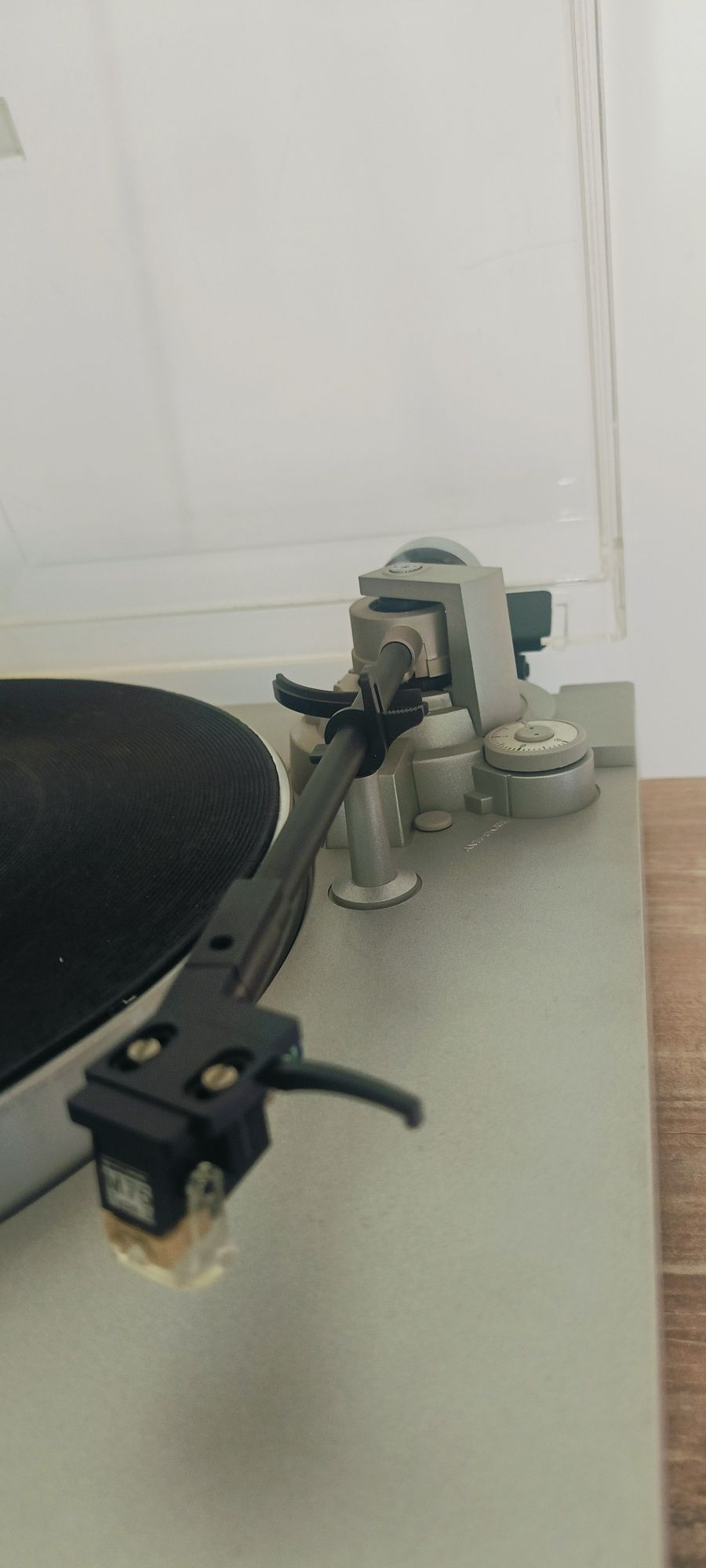 Gramofon Hitachi HT-6M