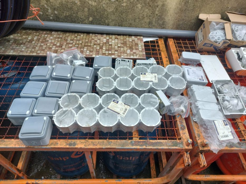 Material eléctrico novo