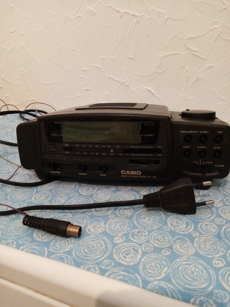 Stary radio budzik Casio Japan