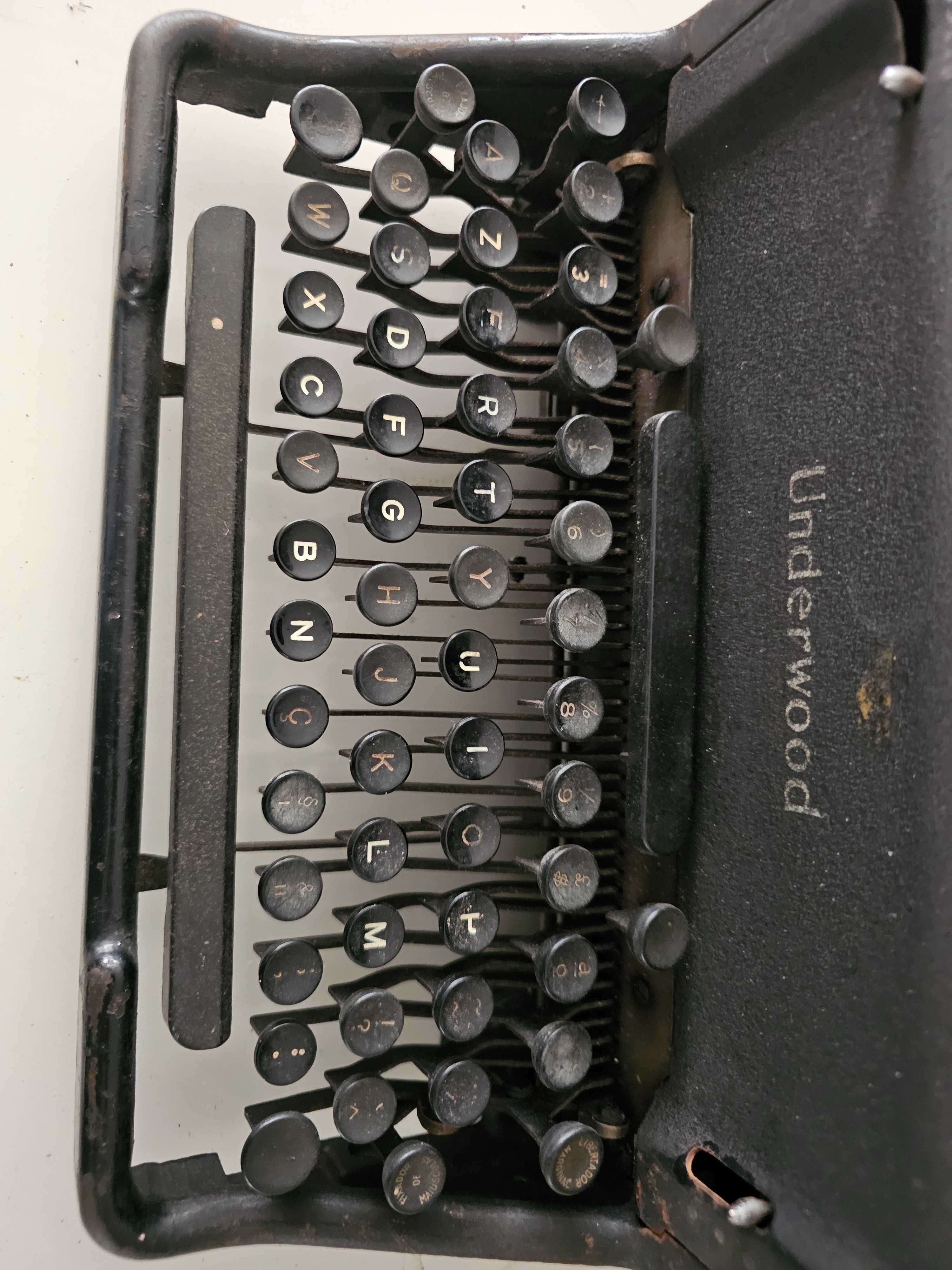 Para desocupar - Máquina Escrever UnderWood Standard